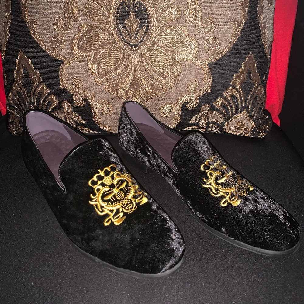New with out box Men’s Velvet slip-ons